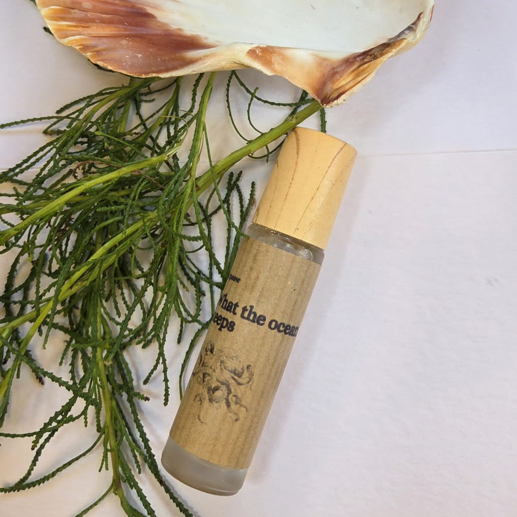 What the ocean keeps - Oil based Rollerball Perfume (10 ml)